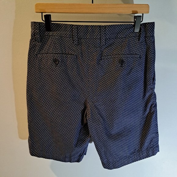 Banana Republic Men's 30"x9" Aiden Short - Picture 3 of 14